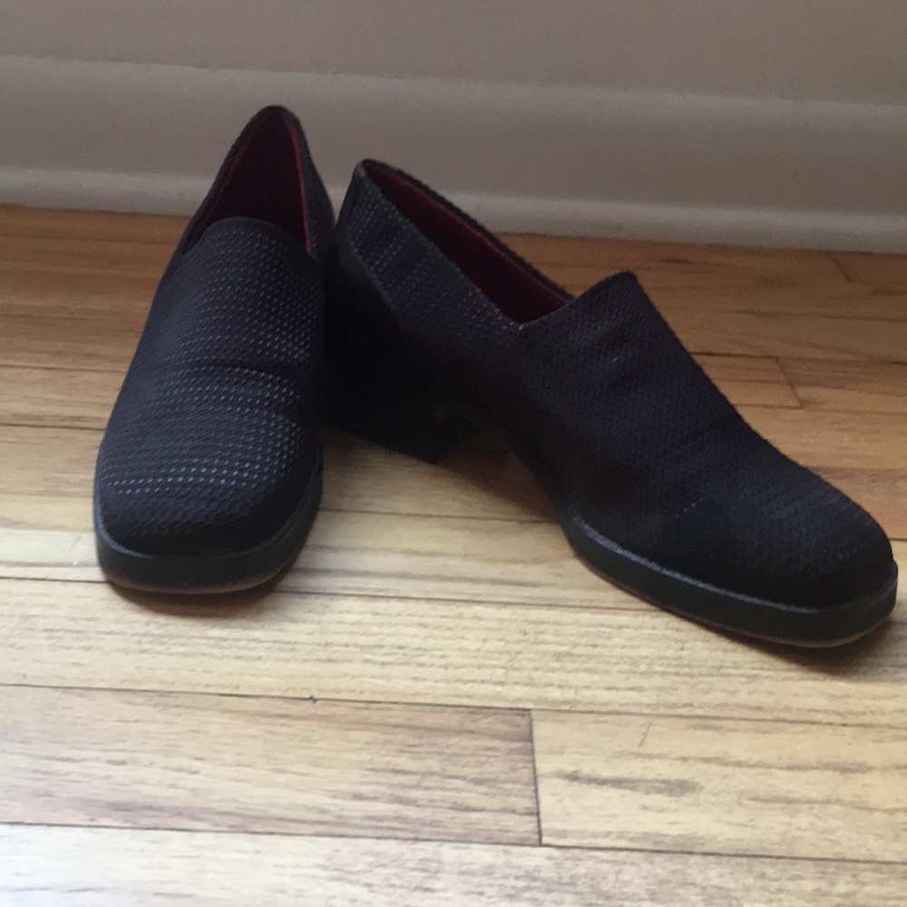 **Barley Worn*** Donald J Pliner Block Heel Loafer
